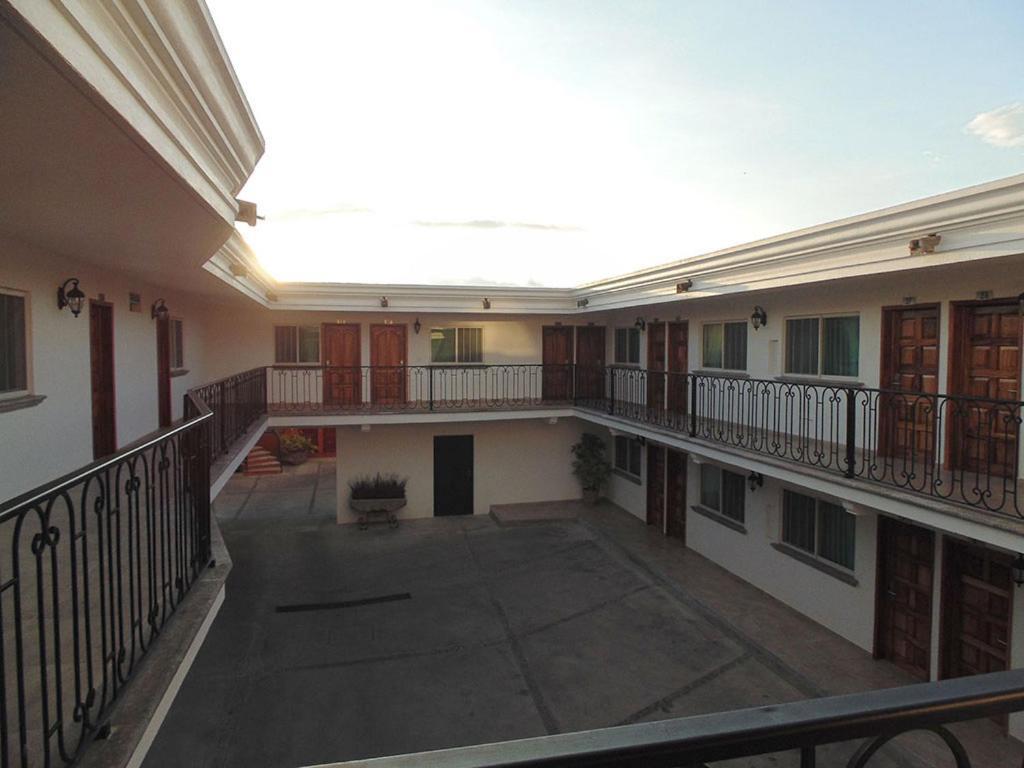 Hotel Hacienda シウダード・グスマン エクステリア 写真